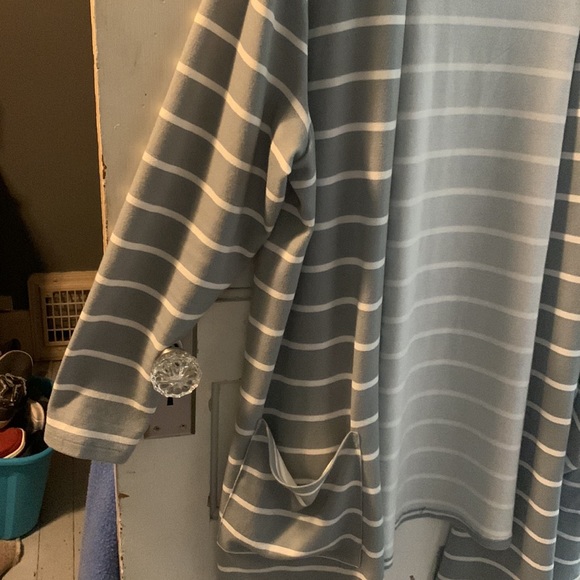 LuLa Roe cardigan. - Picture 4 of 7